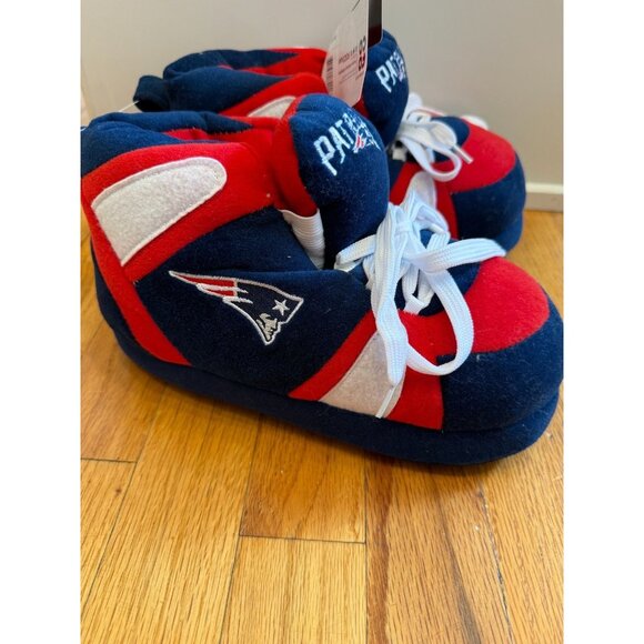 FOCO New England Patriots Youth Size Medium Sneaker Style Slippers NWT - Picture 1 of 9
